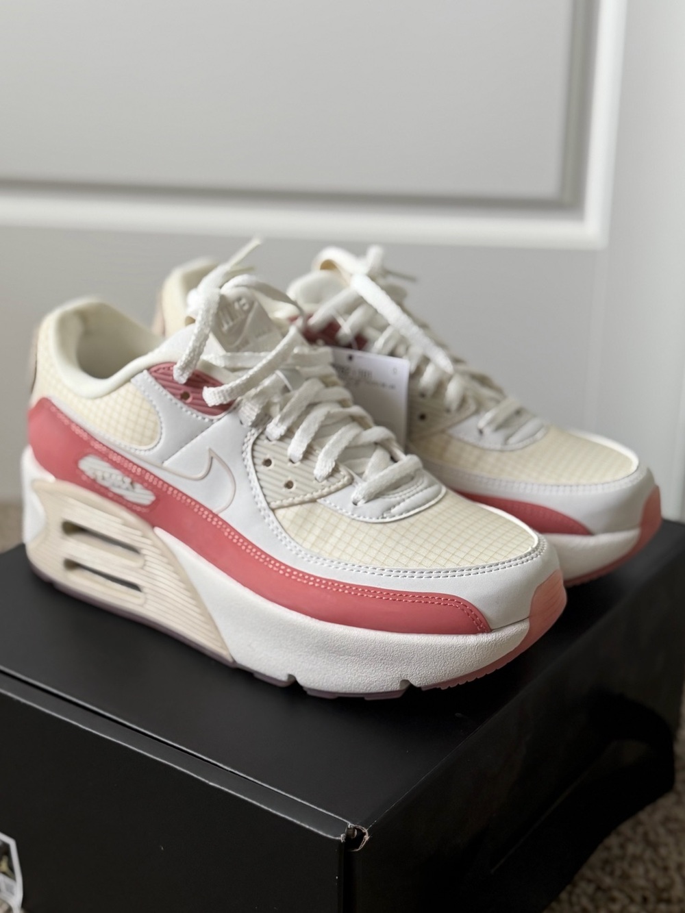 Nike Women’s Air Max 90 LV8 Platform Sneaker - White & Pink, size 7.5 Women’s